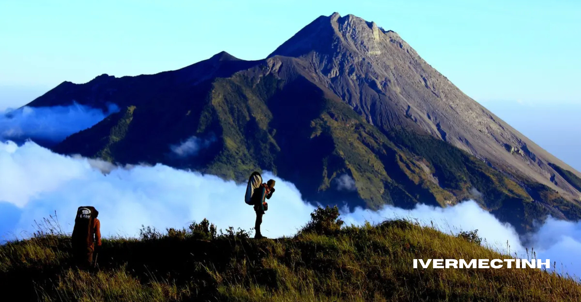 Mendaki Gunung Merbabu Petualangan di Atas Awan