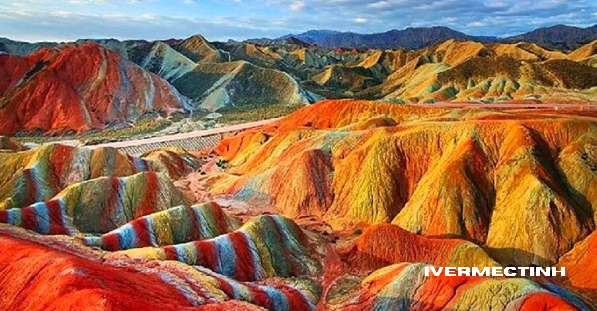 Gunung Vinicunca Pesona Rainbow Mountain yang Menakjubkan